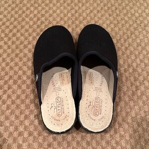 Café Noir Women's Black Slip-On Shoes